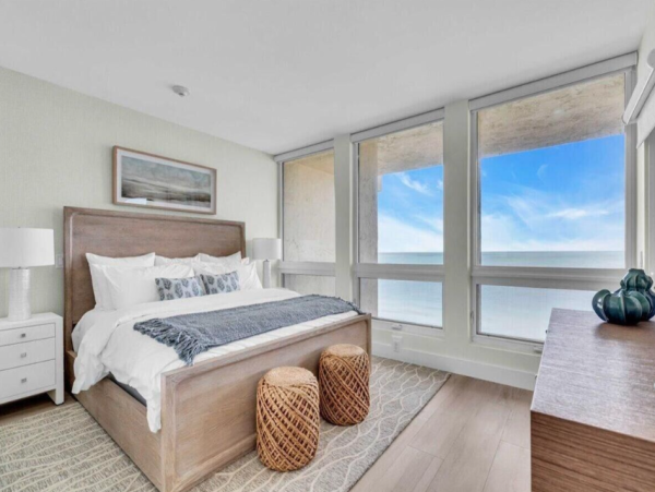 Beachfront Longboat Key Vacation Condo with Tennis Courts